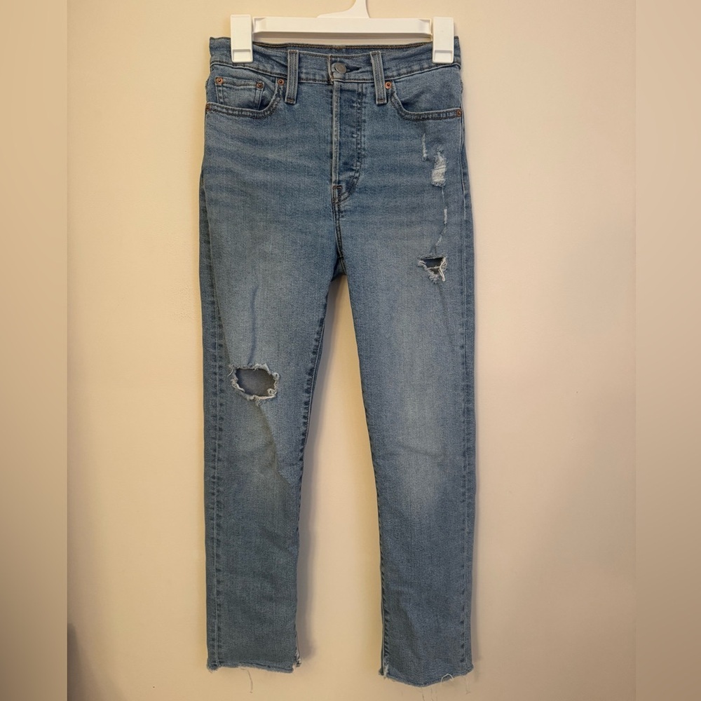 Levi’s Wedgie Straight Jeans Women’s Size 26 Distressed Raw Hem Medium Wash